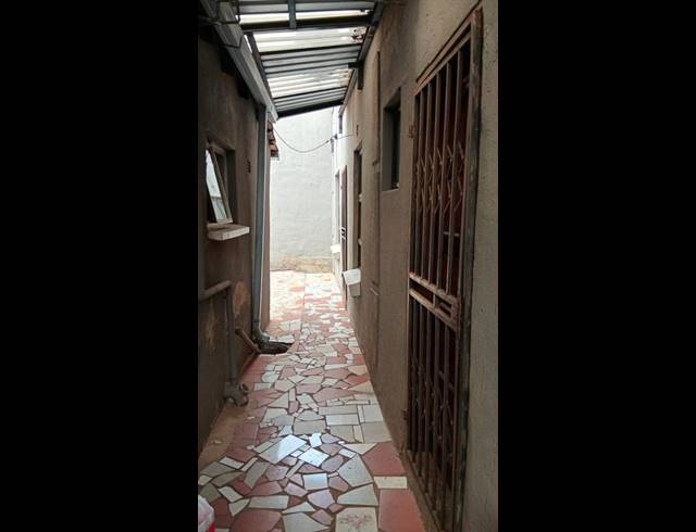 2 BEDROOM HOUSE FOR SALE IN JABULANI